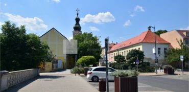 Felújított belső két szintes lakás a belvárosban