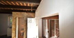 Parkerdei nyugalom, téliesített lakható házikóval