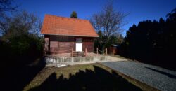 Parkerdei nyugalom, téliesített lakható házikóval