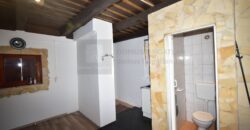 Parkerdei nyugalom, téliesített lakható házikóval