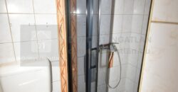 Parkerdei nyugalom, téliesített lakható házikóval