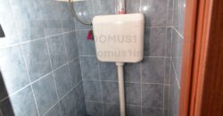 Első emeleti, két szoba hallos, szép állapotú lakás