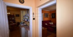 Részben felújított családi ház csendes utcában