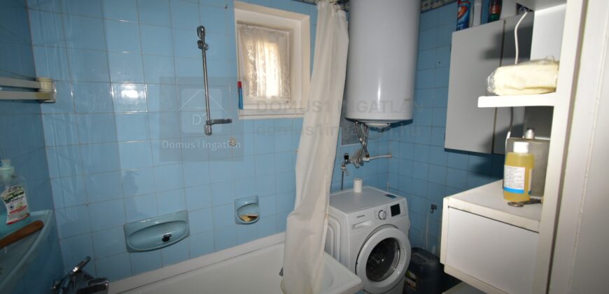 Részben felújított családi ház csendes utcában