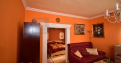 Részben felújított családi ház csendes utcában